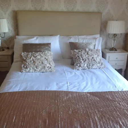 Louth Hall Bed & Breakfast 4*